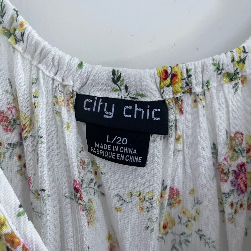 Women’s City Chic L/20 floral dress.